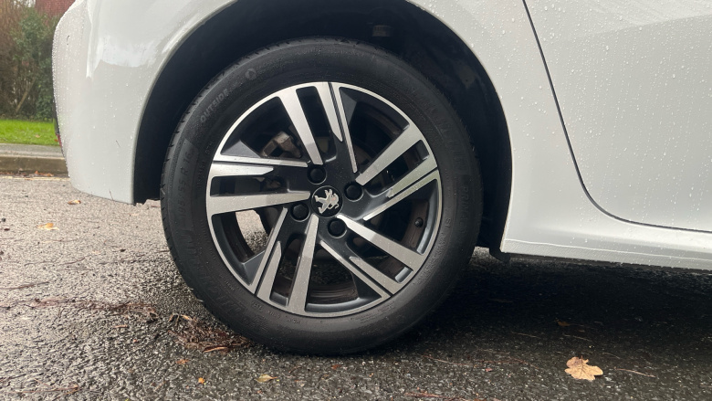 Peugeot 208 1.2 PureTech 100 Allure Premium + 5dr Petrol Hatchback